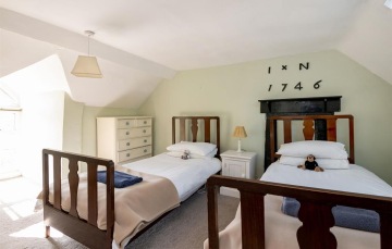 Arwen Room
